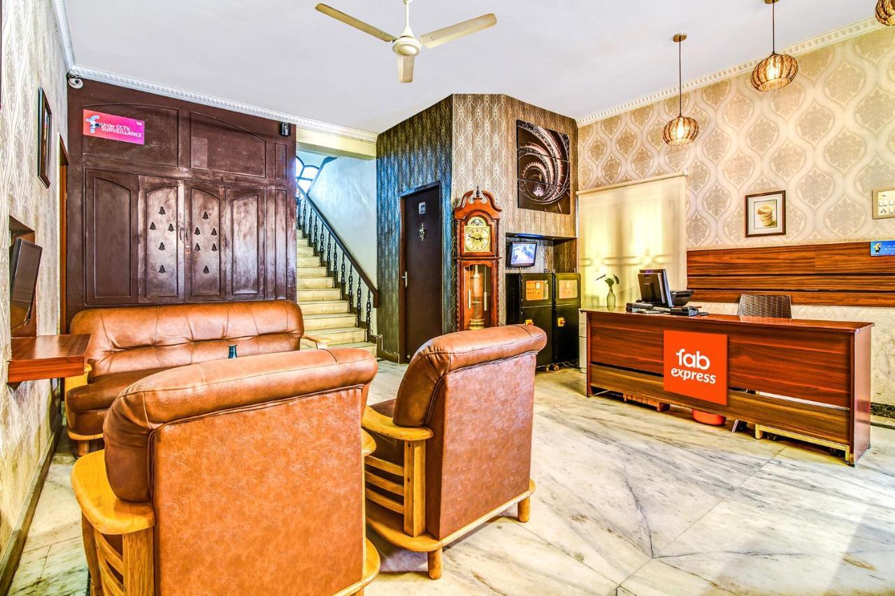 Fabexpress Nestlay Rooms - 100M From Velammal Hall, Moggappair チェンナイ エクステリア 写真
